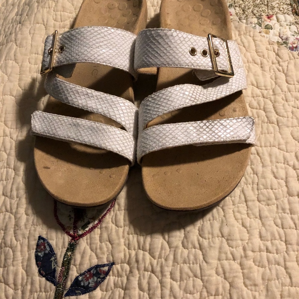 Almost new Vionic size 9 ivory